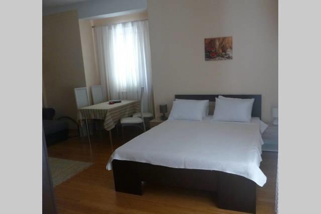 Roman Gardens Studio Apartment Рисан Екстериор снимка
