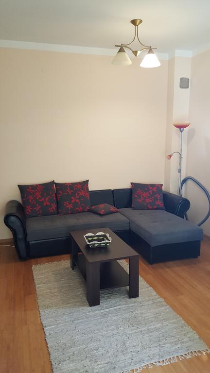 Roman Gardens Studio Apartment Рисан Екстериор снимка